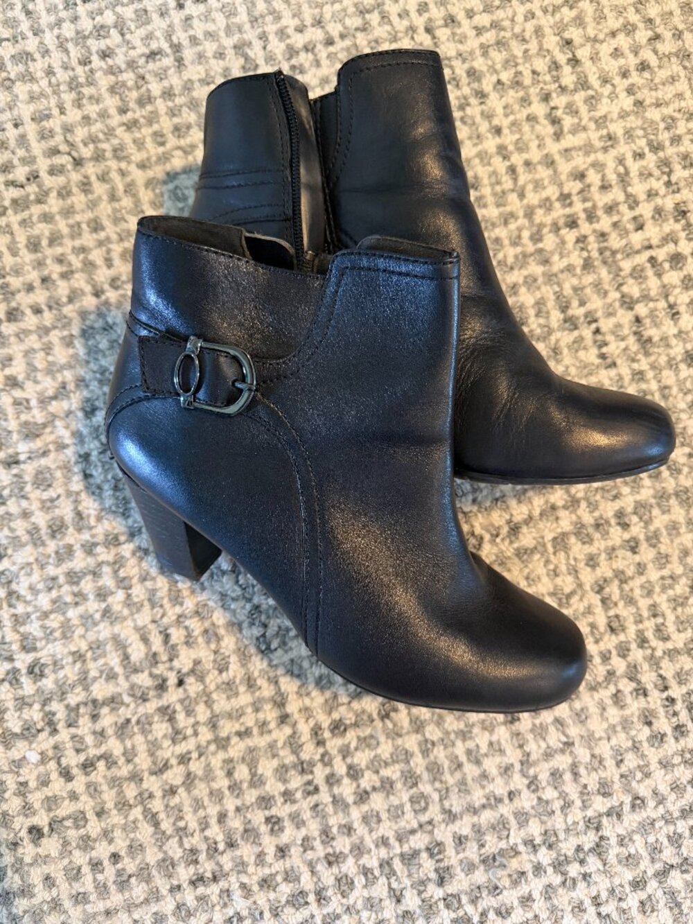 CLARKS Artisan Black leather booties - Size 9W